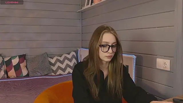 Snapshot of Vikki_wyye chatting on October 15, 7:00 am Vikki wyye online show from October 15, 7:00 am