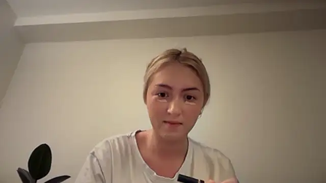 Kitty Swetty online show from December 17, 11:53 pm