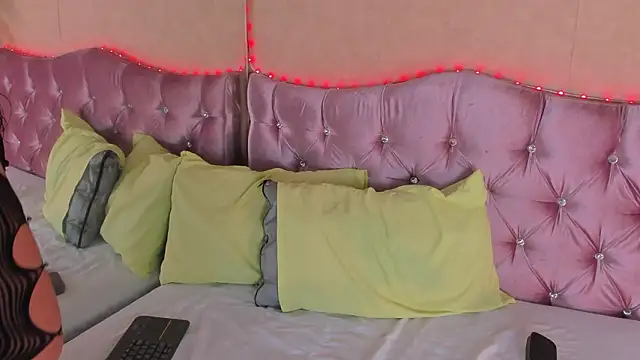 KARINAJTORRES online show from February 12, 10:55 pm