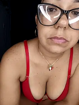 Snapshot of MilfTentasion chatting on October 28, 3:01 am MilfTentasion online show from October 28, 3:01 am