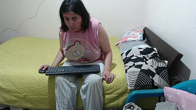 jade noah  online show from November 9, 6:48 pm