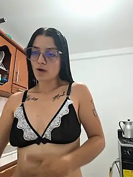 Coralinne   online show from July 18, 4:20 pm