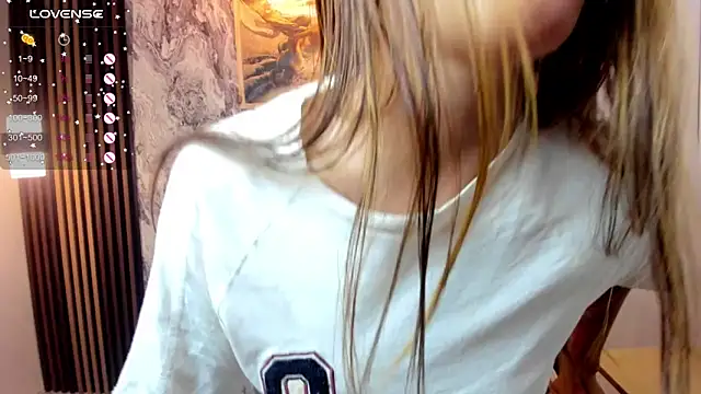 Snapshot of amy_innocent_1 chatting on October 12, 8:44 pm amy innocent 1 online show from October 12, 8:44 pm