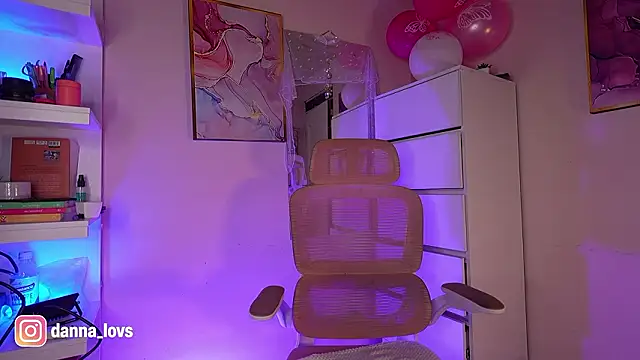 Dannaa Lovs online show from February 19, 2:49 pm