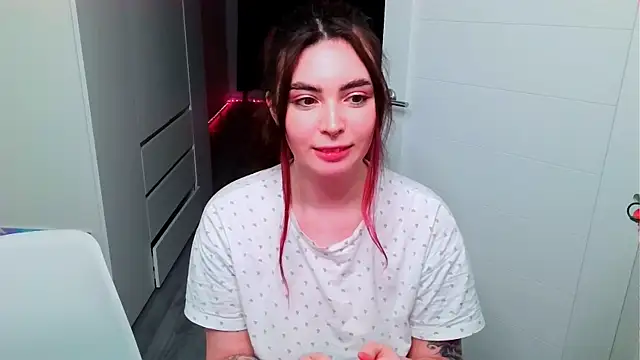 peachyness online show from February 7, 8:02 pm