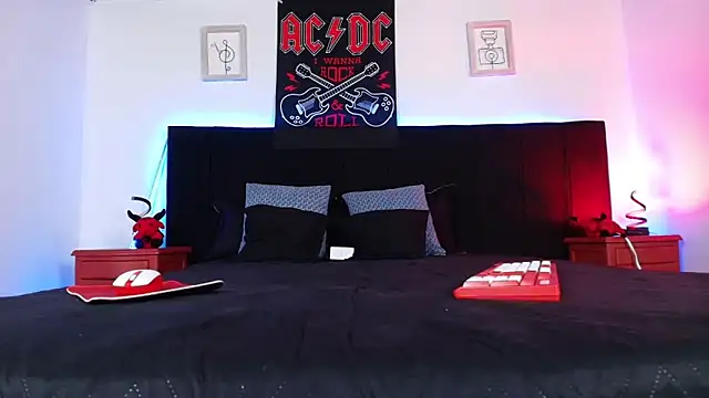 Alisse Moore online show from March 5, 12:56 pm