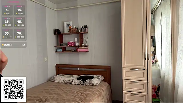 AnnieBellie online show from May 18, 3:38 am