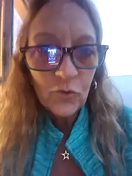 HotWifeLyn68 online show from December 4, 3:46 pm