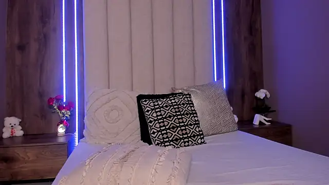 LucySalvatore  online show from April 5, 2:54 am