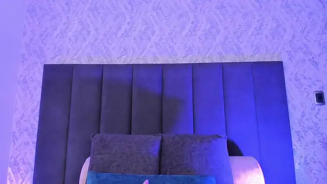 dana hazze online show from November 25, 9:04 pm