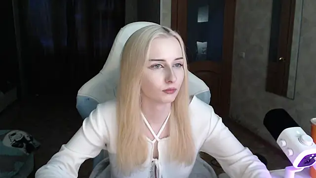 Cutti Crystal online show from April 20, 10:57 pm