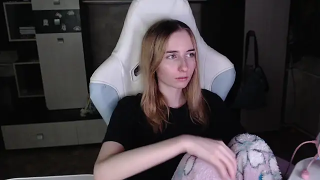 Snapshot of Cutti_Crystal chatting on October 3, 5:18 pm Cutti Crystal online show from October 3, 5:18 pm