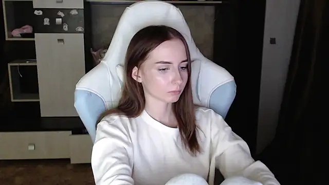 Snapshot of Cutti_Crystal chatting on October 27, 6:13 pm Cutti Crystal online show from October 27, 6:13 pm