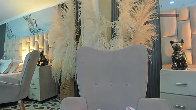 cloesummerr  online show from February 10, 1:03 pm