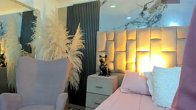 cloesummerr  online show from February 23, 12:59 pm