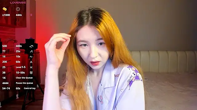 Clarity Yumi online show from November 30, 12:09 pm