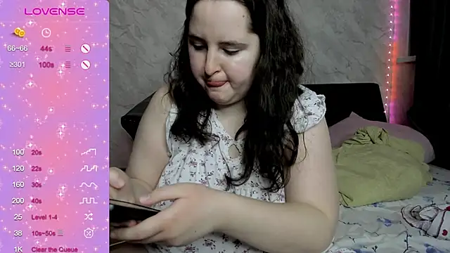 Snapshot of alice_allens chatting on October 12, 3:14 pm alice allens online show from October 12, 3:14 pm