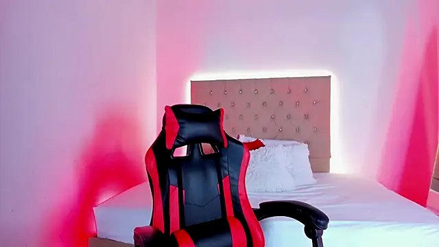 Zafiro  Brown online show from October 16, 11:35 am