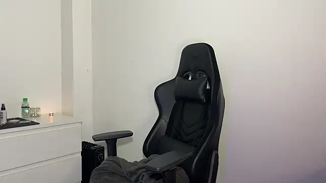 s meow online show from April 1, 11:35 pm