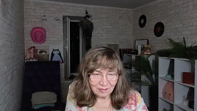 Betty Brick online show from May 26, 6:29 pm