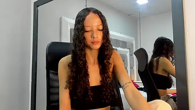 Snapshot of JuliettaBleer chatting on October 11, 12:19 pm JuliettaBleer online show from October 11, 12:19 pm