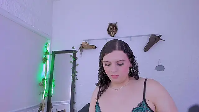 catleya noire online show from December 17, 8:13 pm