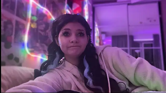 nikoli naw online show from October 30, 7:26 pm