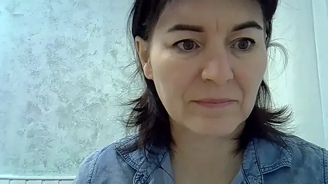 Krystal 82 online show from November 16, 6:04 am