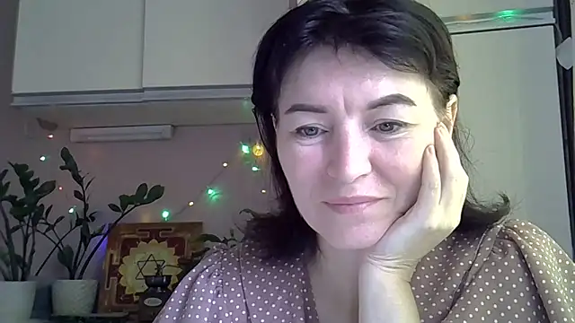 Snapshot of Krystal_82 chatting on October 5, 7:13 am Krystal 82 online show from October 5, 7:13 am