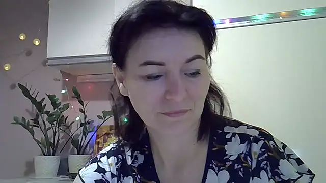 Snapshot of Krystal_82 chatting on October 4, 4:40 am Krystal 82 online show from October 4, 4:40 am