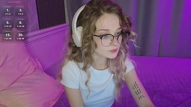 Snapshot of vialeta_baby chatting on October 1, 10:37 pm vialeta baby online show from October 1, 10:37 pm