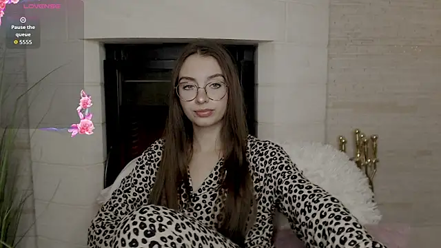 Snapshot of Real_cutie1 chatting on October 4, 10:03 pm Real cutie1 online show from October 4, 10:03 pm