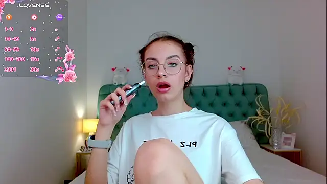 Snapshot of Real_cutie1 chatting on September 13, 9:45 pm Real cutie1 online show from September 13, 9:45 pm