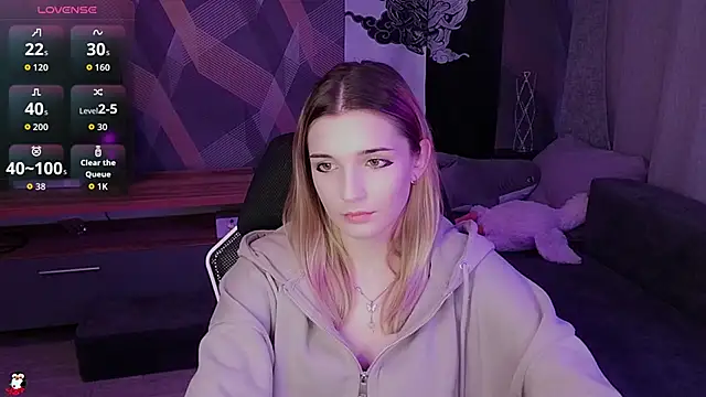 Sandy Belle online show from November 18, 7:26 pm