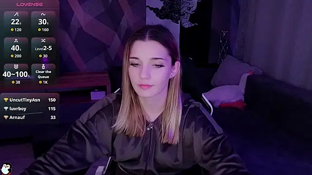 Sandy Belle online show from October 31, 12:01 am