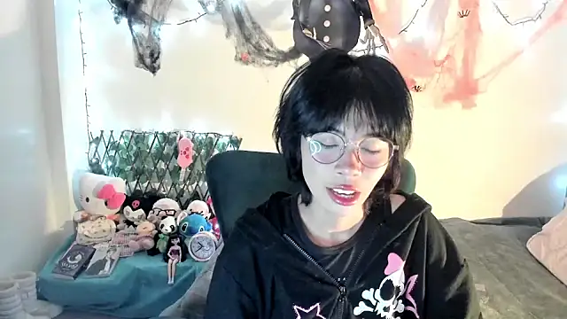 Snapshot of dolliette24 chatting on October 14, 2:03 am dolliette24 online show from October 14, 2:03 am