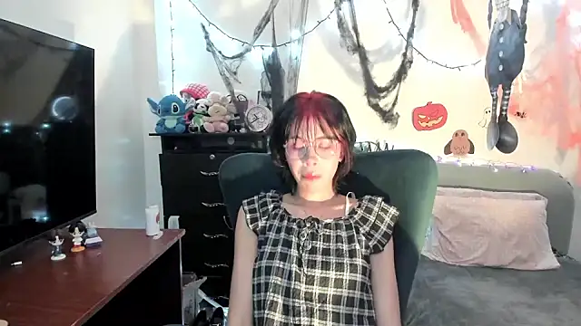 Snapshot of dolliette24 chatting on October 23, 3:45 am dolliette24 online show from October 23, 3:45 am