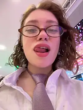 Snapshot of lucy-joy chatting on October 16, 10:29 am lucy-joy online show from October 16, 10:29 am