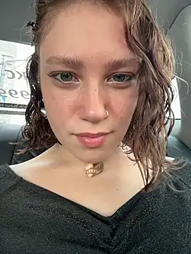 Snapshot of lucy-joy chatting on October 3, 11:04 am lucy-joy online show from October 3, 11:04 am