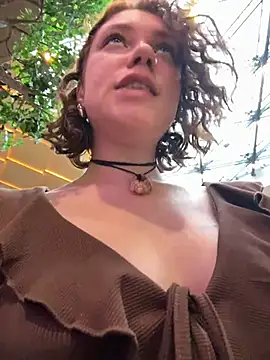 Snapshot of lucy-joy chatting on October 6, 11:38 am lucy-joy online show from October 6, 11:38 am