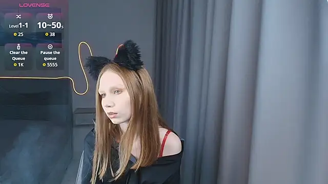 Snapshot of FoxyMira chatting on September 23, 1:31 pm FoxyMira online show from September 23, 1:31 pm
