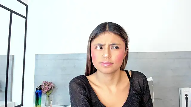 sunnyWhitee online show from March 10, 7:18 pm