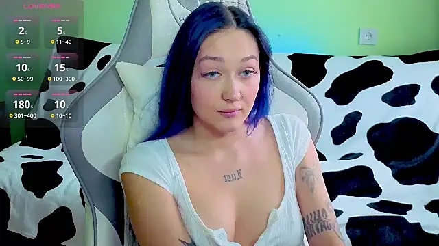 Snapshot of Im_suka chatting on October 14, 2:58 am Im suka online show from October 14, 2:58 am