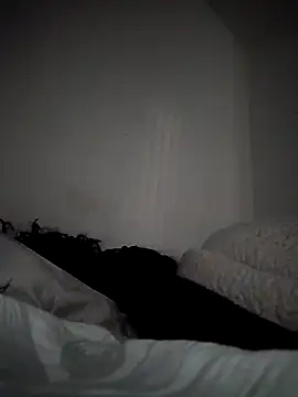 bruna6937 online show from April 13, 9:43 am