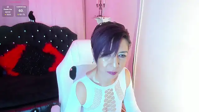 Snapshot of Trinityy__ chatting on October 14, 6:43 pm Trinityy online show from October 14, 6:43 pm