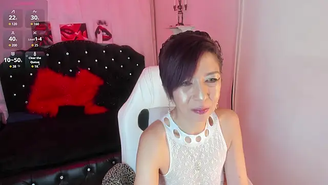 Snapshot of Trinityy__ chatting on October 7, 7:18 pm Trinityy online show from October 7, 7:18 pm