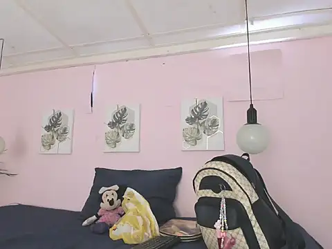 Snapshot of Lady_miss___ chatting on October 6, 12:11 pm Lady miss online show from October 6, 12:11 pm