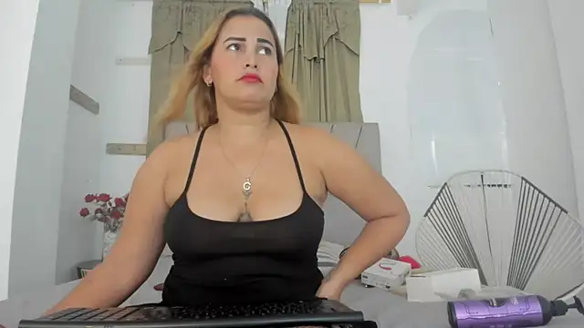 Snapshot of Lady_miss___ chatting on October 3, 1:27 pm Lady miss online show from October 3, 1:27 pm