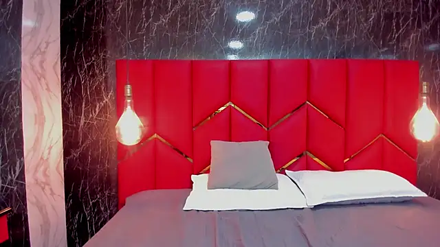 LatinaHoleQueen online show from February 14, 4:20 pm