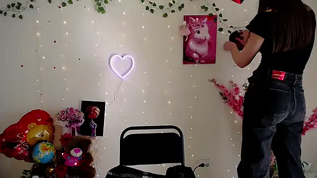 Amanda Bright  online show from March 5, 8:32 am